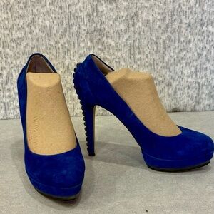 Chic Blue Suede Heels